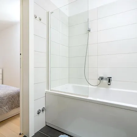 Luxury Bella Vista Holidays @ Kasuni Beach Apartment Split
