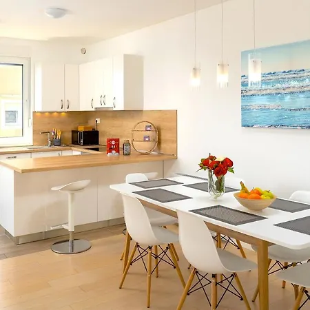 Luxury Bella Vista Holidays @ Kasuni Beach Apartment Split