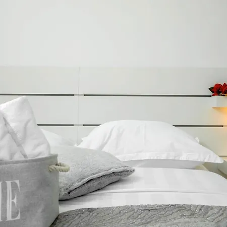 Luxury Bella Vista Holidays @ Kasuni Beach Apartment *