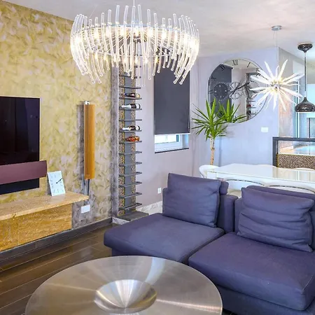 Luxury Bella Vista Holidays @ Kasuni Beach Apartment Split