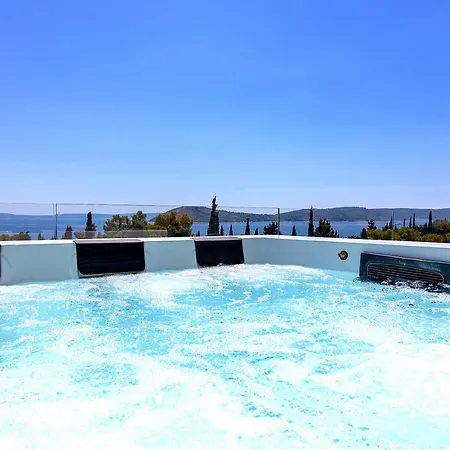 Luxury Bella Vista Holidays @ Kasuni Beach Apartment Split