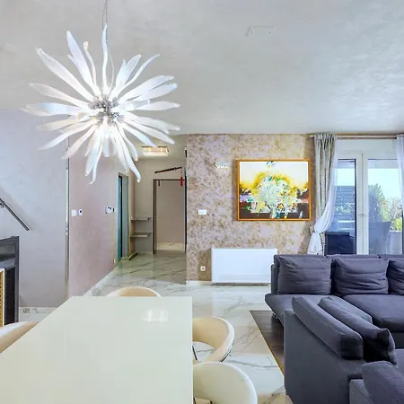Luxury Bella Vista Holidays @ Kasuni Beach * Split
