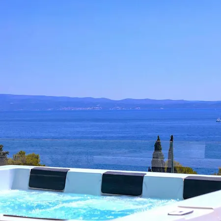 Luxury Bella Vista Holidays @ Kasuni Beach Apartment Split