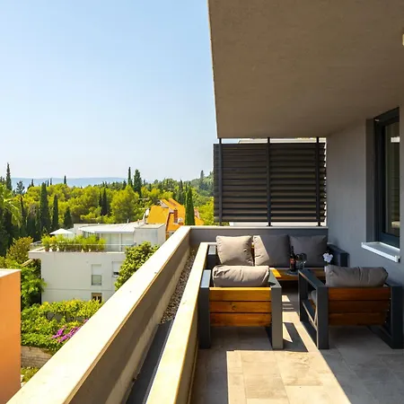 Luxury Bella Vista Holidays @ Kasuni Beach Apartment