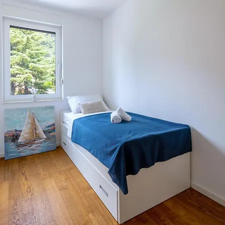 Luxury Bella Vista Holidays @ Kasuni Beach Apartment Split
