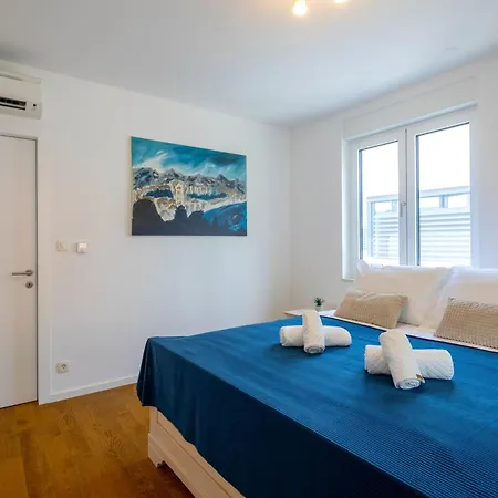 Luxury Bella Vista Holidays @ Kasuni Beach Apartment