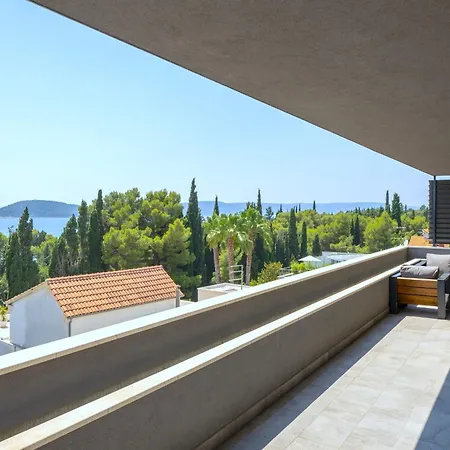 Luxury Bella Vista Holidays @ Kasuni Beach Apartment Split