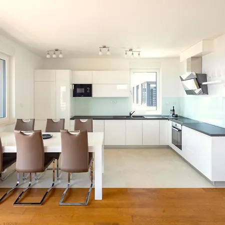 Apartment Luxury Bella Vista Holidays @ Kasuni Beach