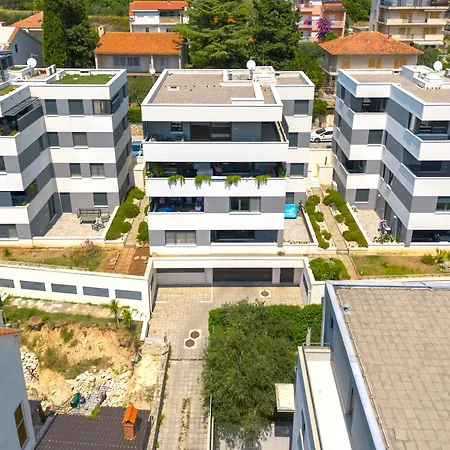 Luxury Bella Vista Holidays @ Kasuni Beach Apartment Split